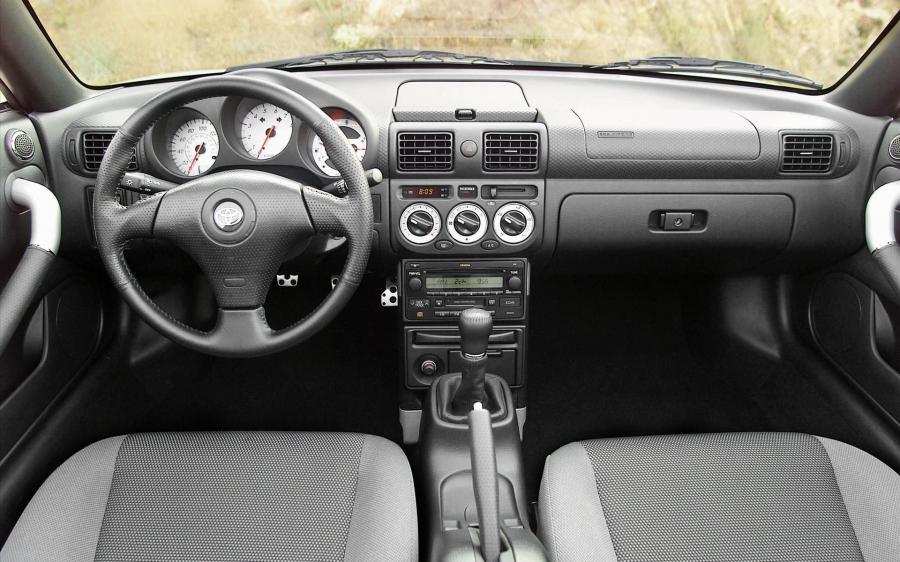  Toyota MR2 Spyder 2005 года  (фото 3 из 20)